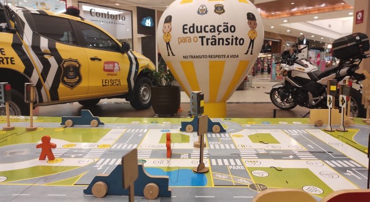 Sesmu realiza exposição da Campanha do Maio Amarelo 2021 em shopping da Capital