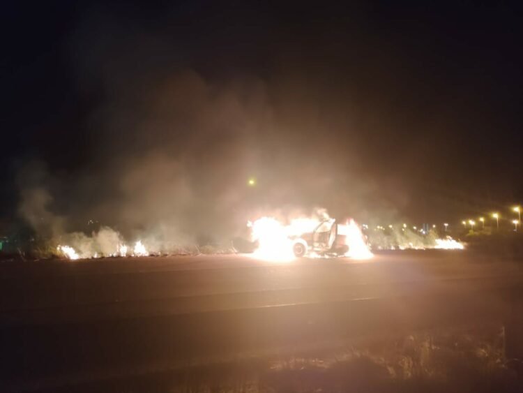 Após acidente, carro arrasta moto por mais de 1 km, na BR-010, em Palmas; há feridos;