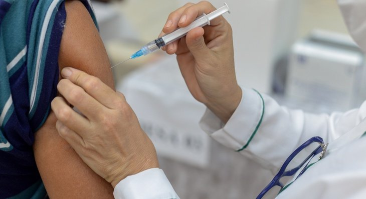 Covid-19: agendamento da vacinação já está disponível para população com mais de 52 anos
