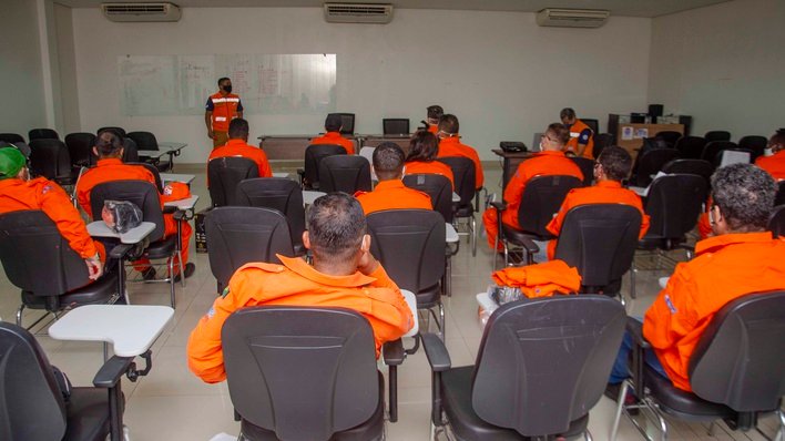 Brigadistas participam de Curso de Direção Defensiva e Tática no Trânsito