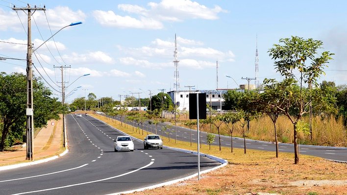 Avenidas com asfalto recuperado recebem revitalização de sinalização viária