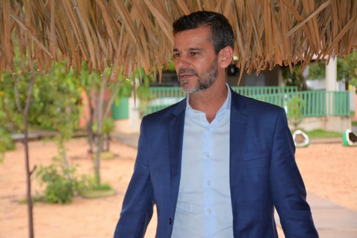 Presidente da Bancada Empresarial Mauro Lacerda e membros se reúnem com comerciantes da Praia do Cajú para tratar de demandas