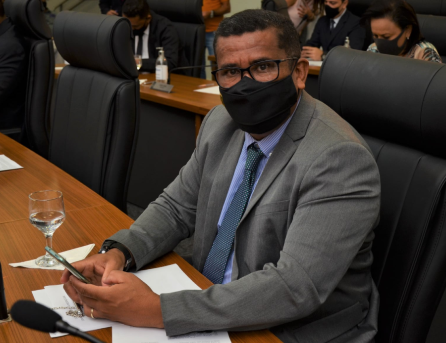 SGT. Júnior Brasão requer a ampliação de Contêineres de Coleta de Lixo, na Vila dos Pescadores
