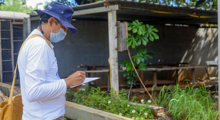 Para conter focos da Dengue, UVCZ realiza ingresso forçado em construção abandonada