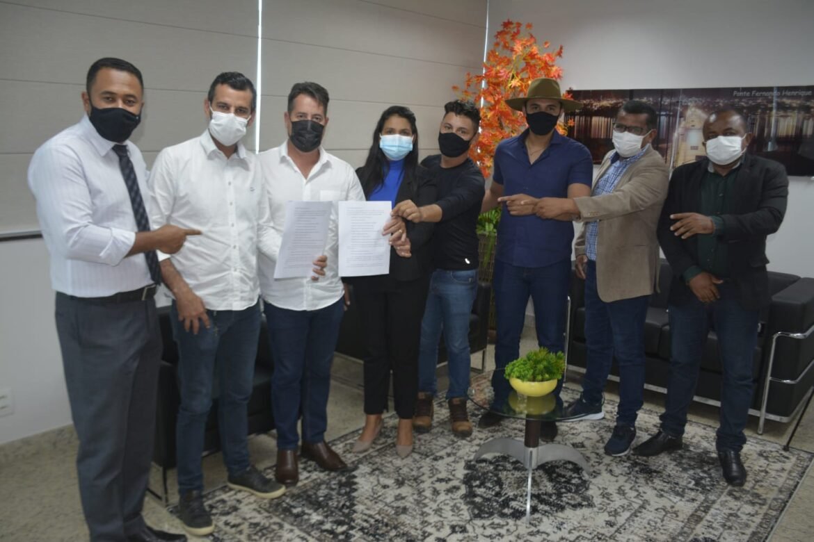 Presidente da Bancada Empresarial Mauro Lacerda se reúne com vereadores e secretário, que parabenizam a prefeita pelas recentes medidas tomadas e solicitam que não sejam suspensas as atividades comerciais em Palmas.