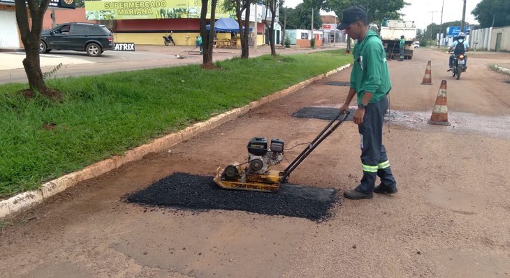 Diversos pontos de Palmas recebem serviços de manutenção das vias públicas