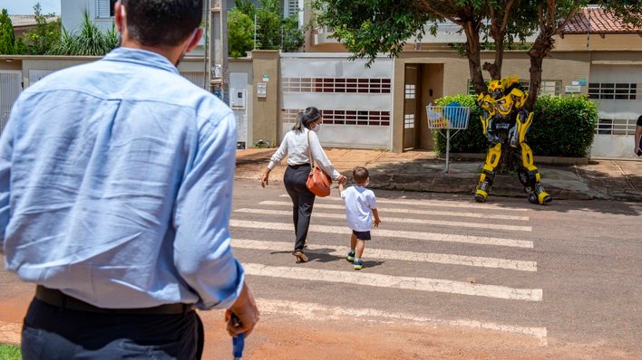 Sesmu realiza blitz educativa durante volta às aulas nas escolas na Capital