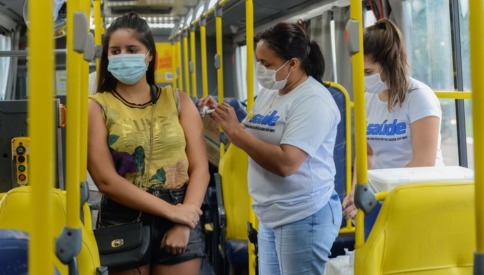 ‘Mais Saúde’ leva vacinação a escolas municipais e aos restaurantes comunitários