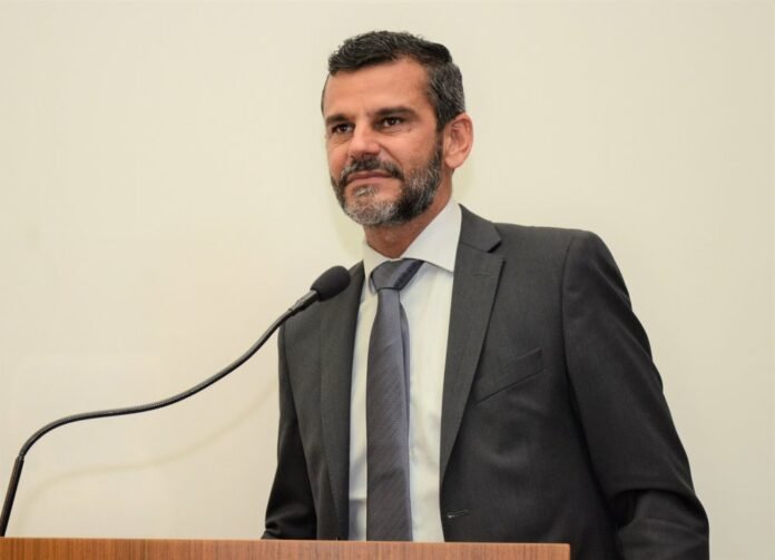 Vereador Mauro Lacerda solicita a implantação de um portal na entrada do Mirante do Limpão