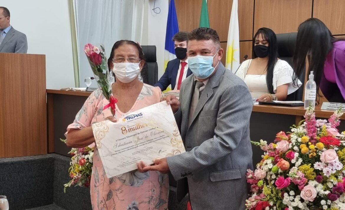 No Dia da Mulher, vereador Marcio Reis homenageia moradora pioneira de Taquaruçu Grande, na região rural de Palmas