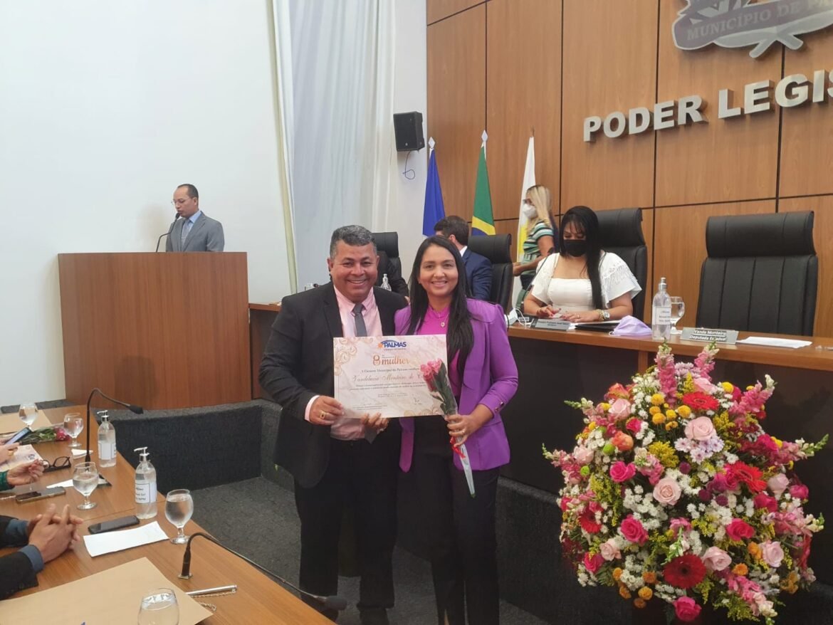 Vereador Folha homenageia deputada Vanda Monteiro em alusão ao Dia da Mulher