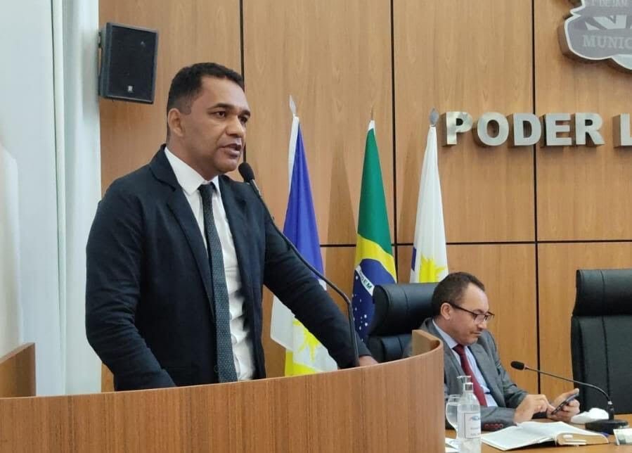 Vereador Waldson da Agesp solicita ao poder executivo os serviços de limpeza e roçagem nos setores jardim taquari e Santo Amaro, em Palmas.