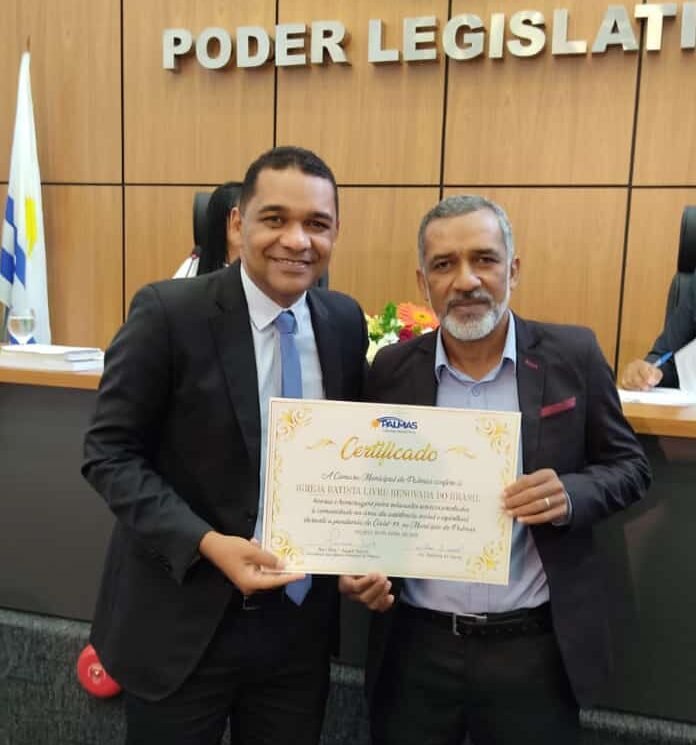 Vereador Waldson da AGESP homenageia a igreja Batista livre renovada do Brasil, durante sessão solene na câmara de Palmas; Pastor Valderí Júnior recebe certificado