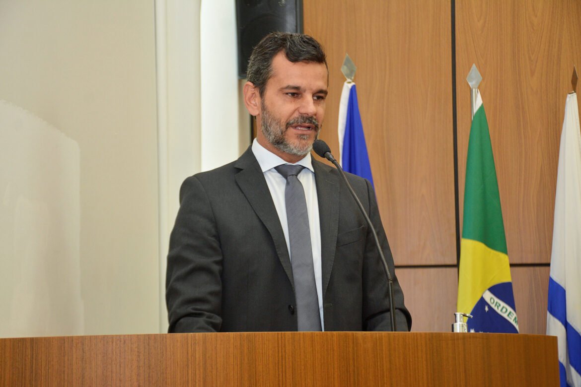 Vereador Mauro Lacerda solicita ao Executivo a construção de Escola de Tempo Integral na Quadra 205 Sul e tem requerimentos aprovados durante sessão.