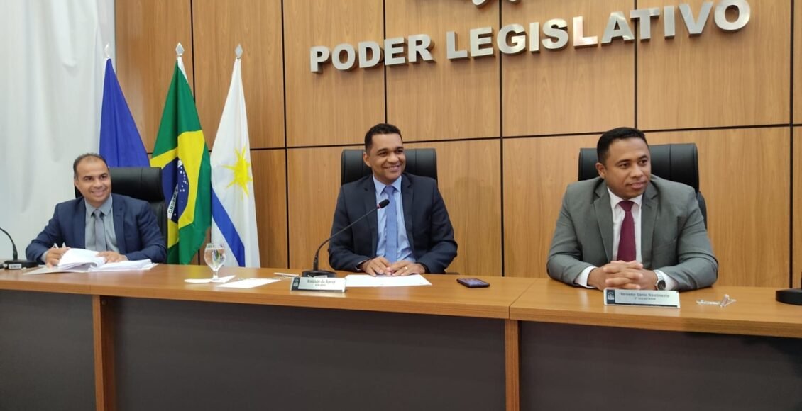 Comissão de políticas públicas e sociais, presidida por Waldson da Agesp , vota a favor do PL que trata do reajuste da data-base dos servidores da Câmara de Palmas.