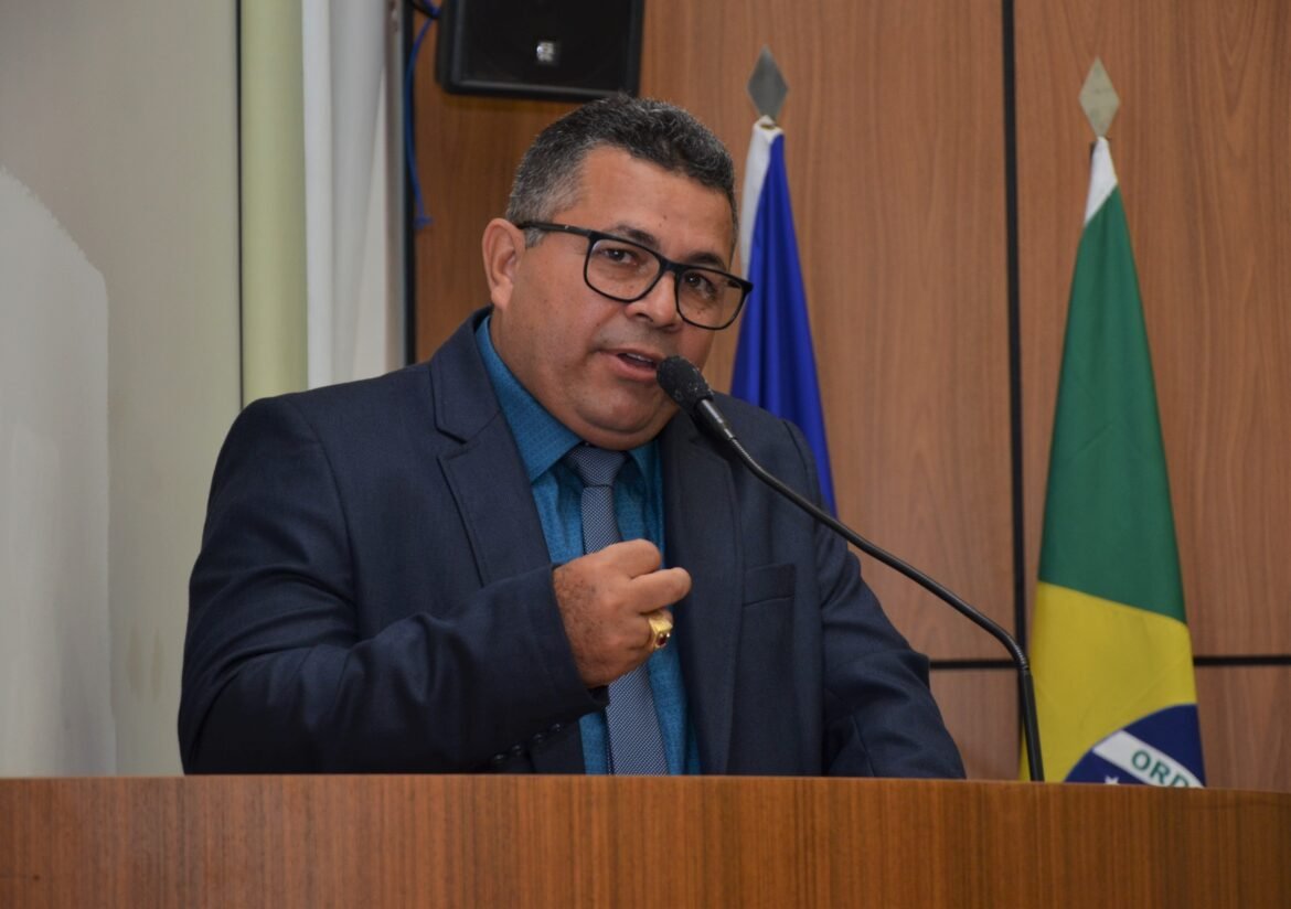 Após solicitações do vereador Folha, manutenção de iluminação pública é realizada em três bairros de Palmas