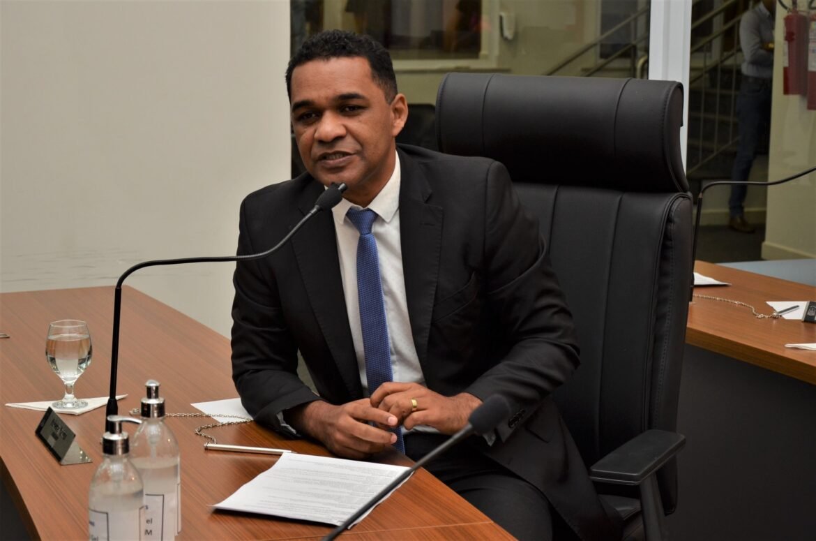 Vereador Waldson da agesp pede retomada das obras de drenagem e asfalto em rua do setor bela vista, em Palmas