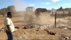 Prefeitura de Palmas atende solicitação do vereador SGT. Júnior Brasão e realiza limpeza de uma área que estava sendo usada como lixão no setor Aureny III