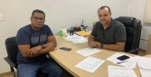 Retirada de ‘lixão a céu aberto’ e a instalação de quebra-molas na ‘Baixada do Aureny III’, são temas de visita do vereador Sargento Júnior Brasão a secretário da Infraestrutura de Palmas