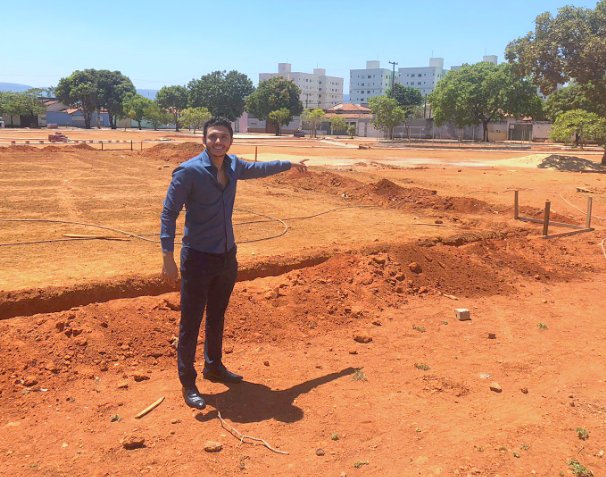 Pedro Cardoso vistoria obras de construção da praça Poliesportiva na Quadra 504 Norte