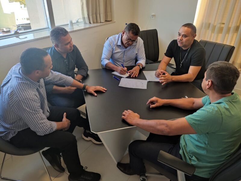 Diretoria da ACS de Porto Nacional e Região visita o vereador e pré-candidato a Deputado Estadual, SGT Júnior Brasão e entrega demandas