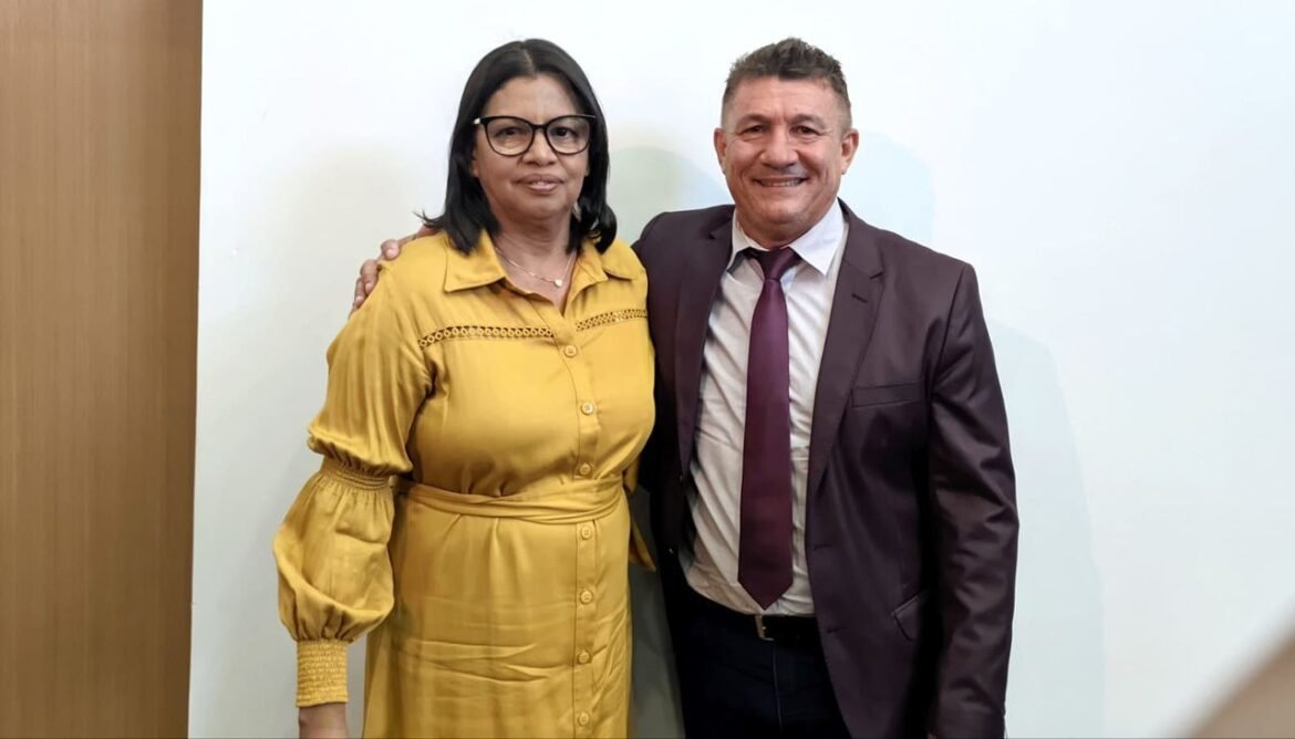 ”Lugar de mulher é onde ela quiser”, destaca vereador Márcio Reis ao prestigiar a posse de Irmã Conceição como nova parlamentar da Câmara de Palmas