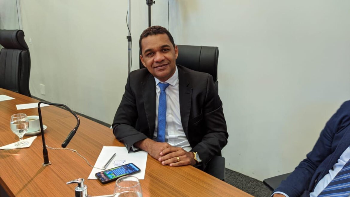 Vereador Waldson da Agesp tem requerimento aprovado que solicita a instalação de um semáforo em frente à Estação Xerente, no Aureny III