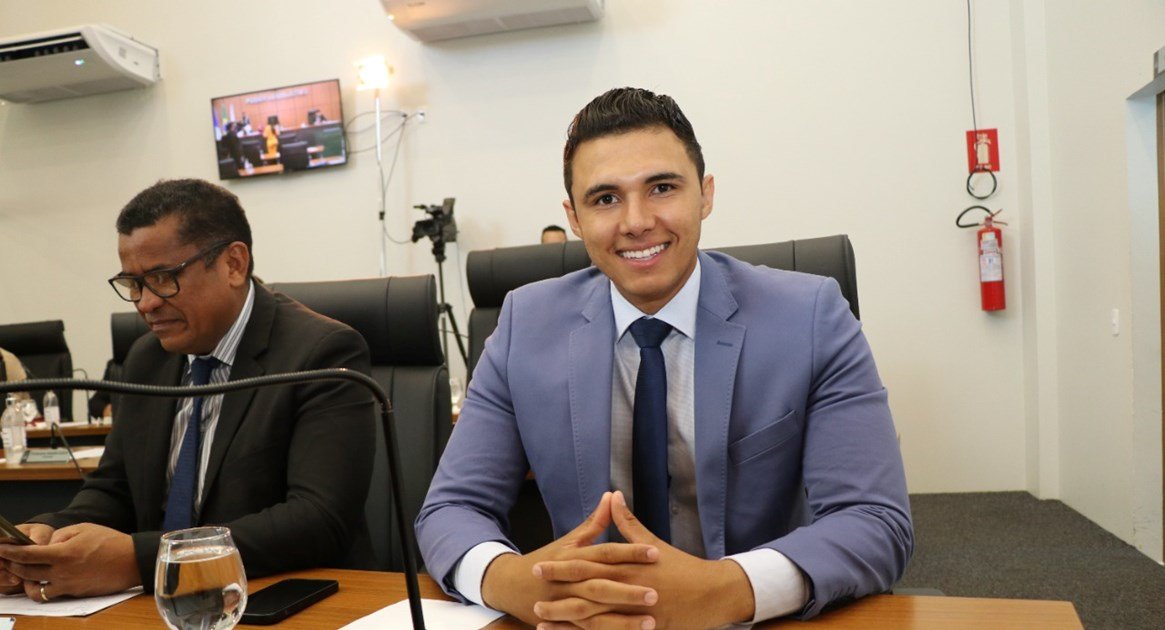 Vereador Pedro Cardoso apresenta projeto de lei para criar selo “Empresa Amiga da Maternidade”