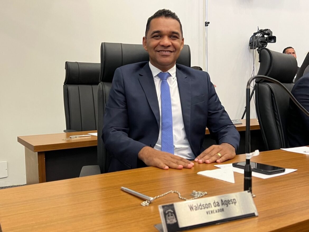 Vereador Waldson da Agesp requer a construção de uma rotatória ligando a Av. A com a BR-010, no Aureny IV: ”Com o aumento do fluxo de veículos na região, surge à necessidade de se criar meios para melhorar o tráfego”