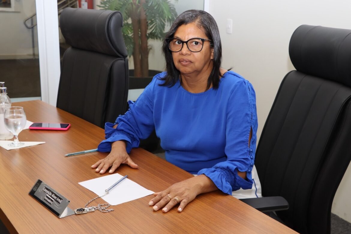 Vereadora Conceição solicita instalação de tendas na fila do laboratório da USF do Setor Sul, em Palmas