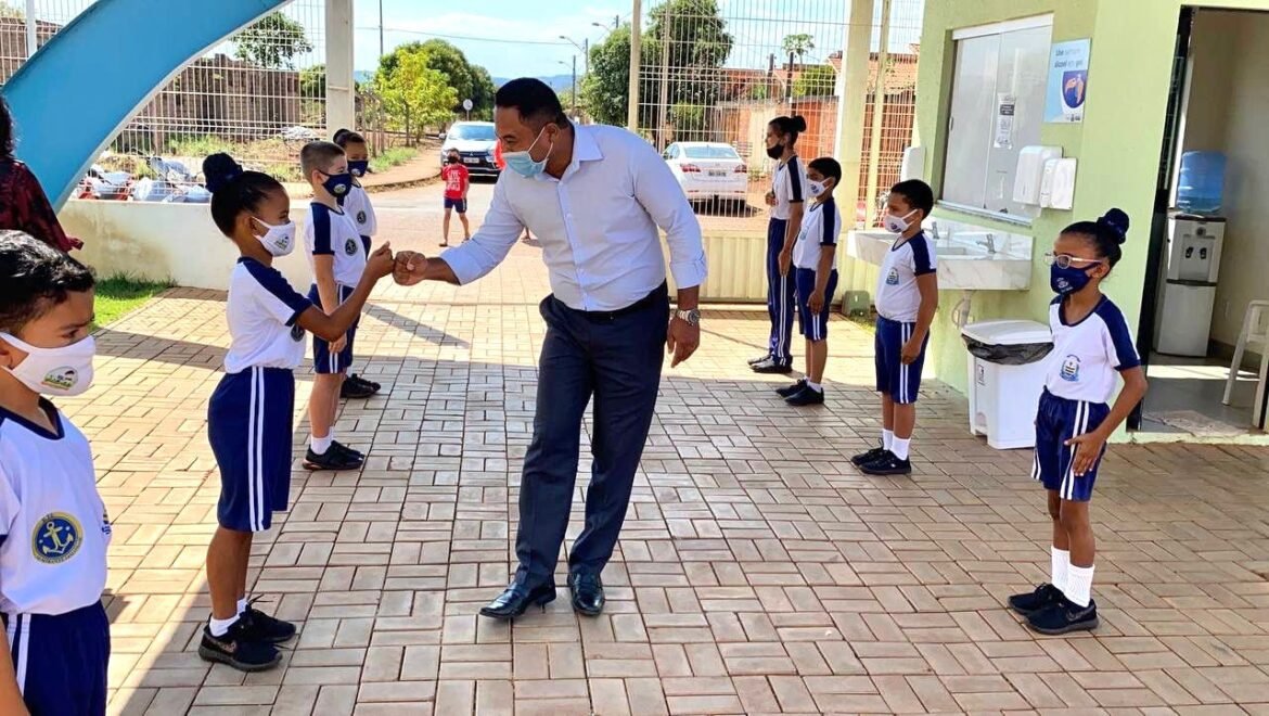 Vereador Daniel Nascimento tem requerimento de limpeza e roçagem do terreno localizado ao lado da Escola ETI Almirante Tamandaré atendido