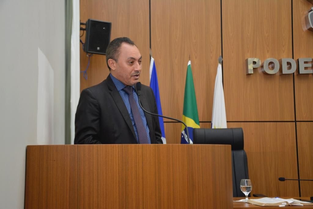 Câmara aprova pedido para serviços de roçagem nos setores Universitário e Sonho Meu.