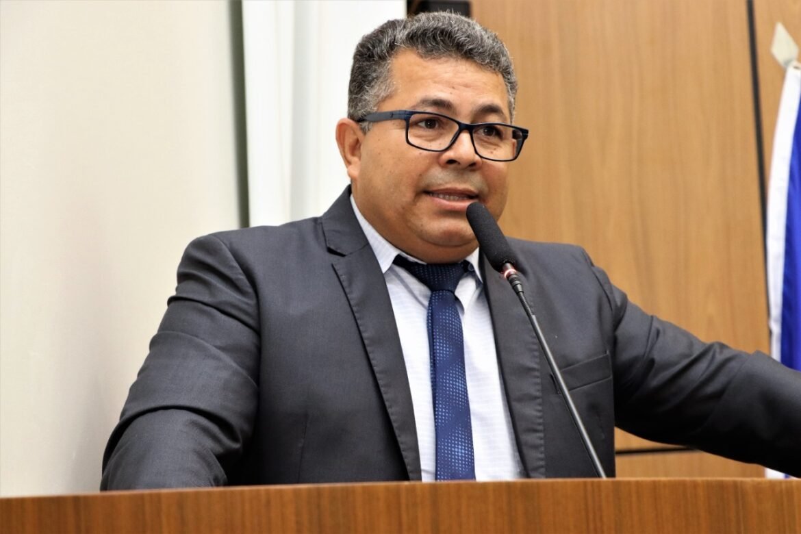 De autoria do vereador Folha, projeto obriga uso de focinheira em cães de grande porte nos espaços públicos de Palmas
