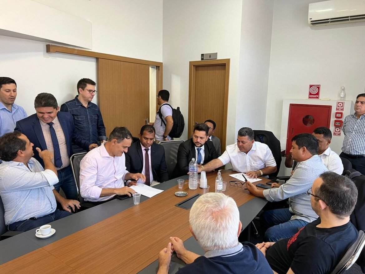 Na Câmara de Palmas, Folha recebe presidente da CDL e discute demandas de empresários