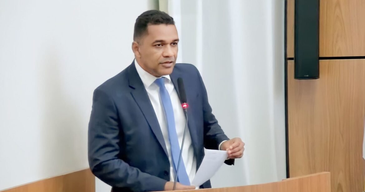 Vereador Waldson da Agesp parabeniza Cinthia Ribeiro pela coragem do Poder Executivo de assumir o transporte coletivo de Palmas: ”É preciso alguns ajustes, mas estou otimista”