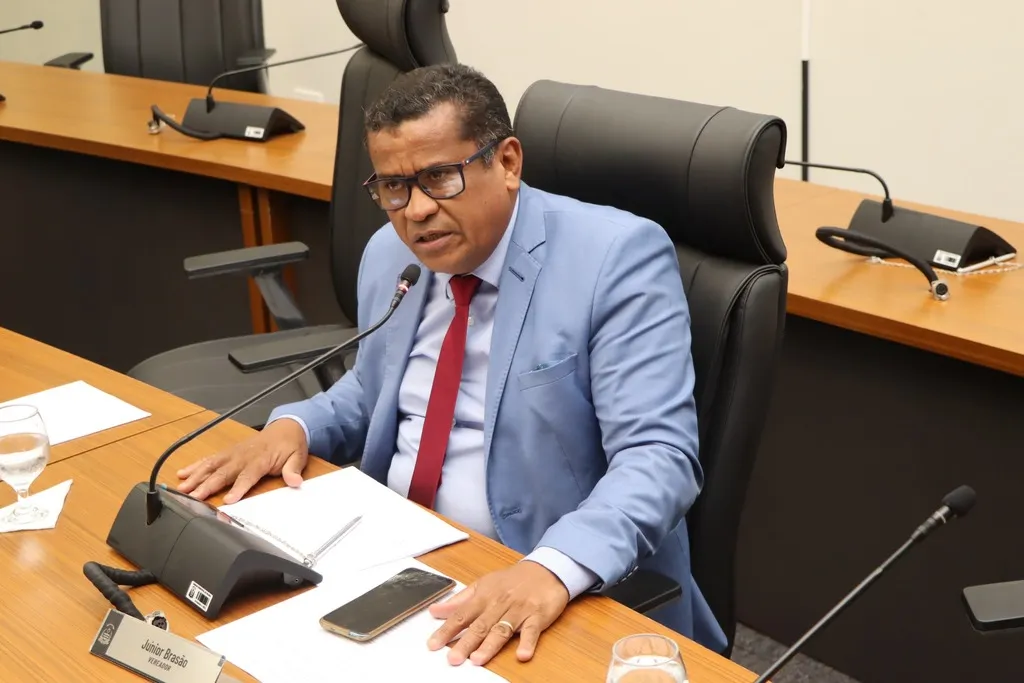 Vereador Júnior Brasão requer reforma e revitalização da Praça da Igreja Matriz, em Taquaralto