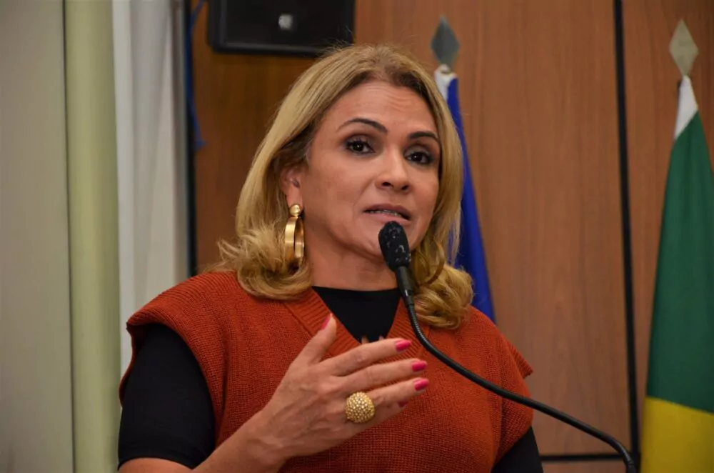 Vereadora Laudecy Coimbra conquista pagamento do vale-transporte por PIX e Cartão em Palmas
