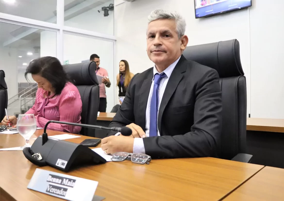 Demanda da população: Vereador Benna Maia requer a construção de banheiros e a instalação de bebedouros na estação de ônibus do Aureny I, em Palmas