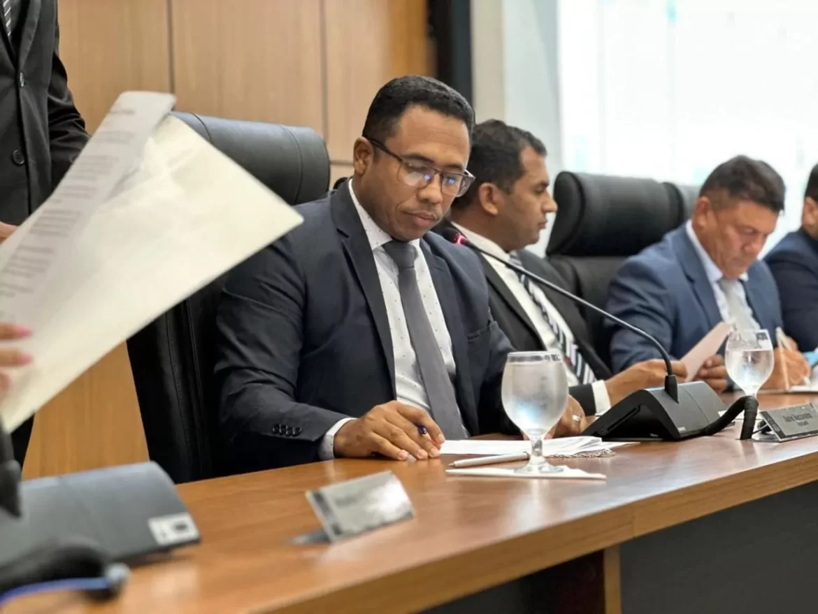 Vereador Daniel Nascimento tem solicitação atendida e a pintura de uma faixa de pedestre em frente à Escola Profª Elizângela Glória Cardoso, no centro de Palmas, é realizada