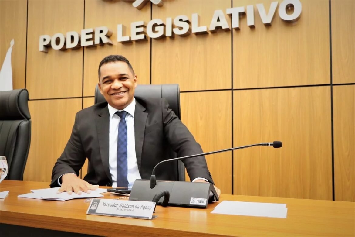 Vereador Waldson da Agesp solicita os serviços de roçagem e limpeza das áreas verdes e HM,s na quadra 1404 Sul, em Palmas