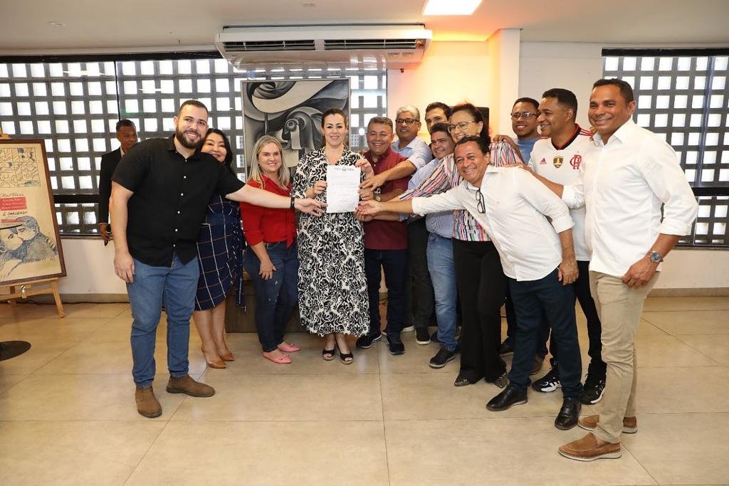 Vereador Folha participa de assinatura da ordem de serviço para reforma do Theatro Fernanda Montenegro