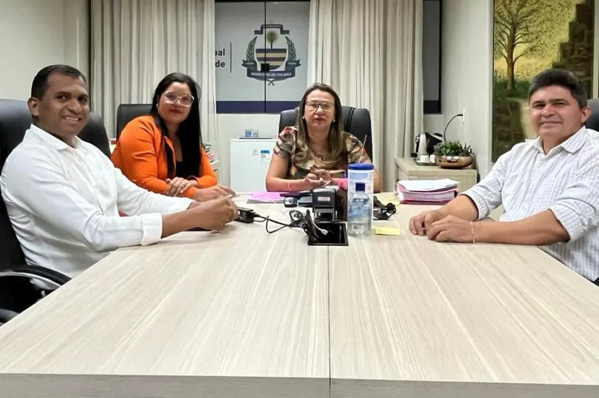 Vereador Nego discute construção de UBS no setor Jardim Paulista e piso salarial da enfermagem em reunião com secretária de saúde de Palmas