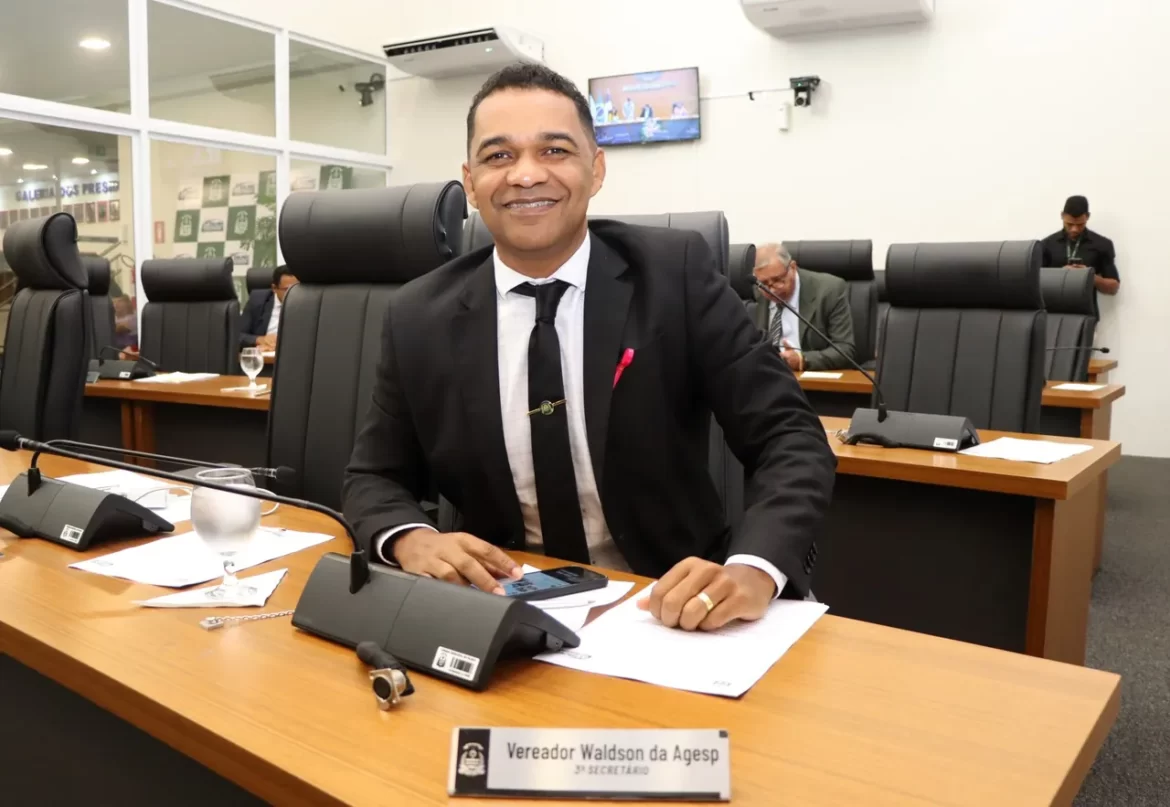 Vereador Waldson da Agesp tem requerimento aprovado que solicita pavimentação asfáltica e a instalação de sinalização no estacionamento da ETI Eurídice Ferreira de Mello, no Aureny III