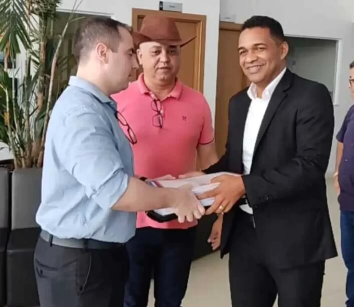 Prefeitura de Palmas protocola Projetos de Lei na Câmara que trarão melhorias para os servidores municipais; vereador Waldson da Agesp comemora
