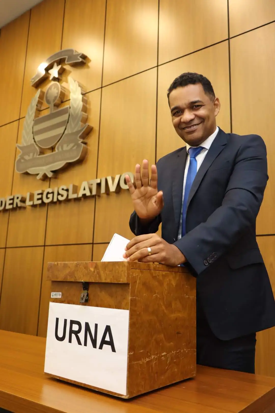 Vereador Waldson da Agesp, líder de governo, articula votação e prefeita Cinthia Ribeiro tem contas de 2019 aprovadas na Câmara