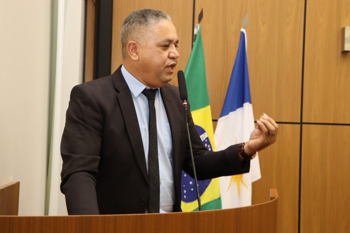 *Vereador Eudes Assis recebe alunos de Direito da Uninassau na Câmara de Palmas*