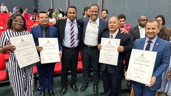 Vereador Daniel Nascimento entrega títulos de cidadãos palmenses em noite de homenagens.