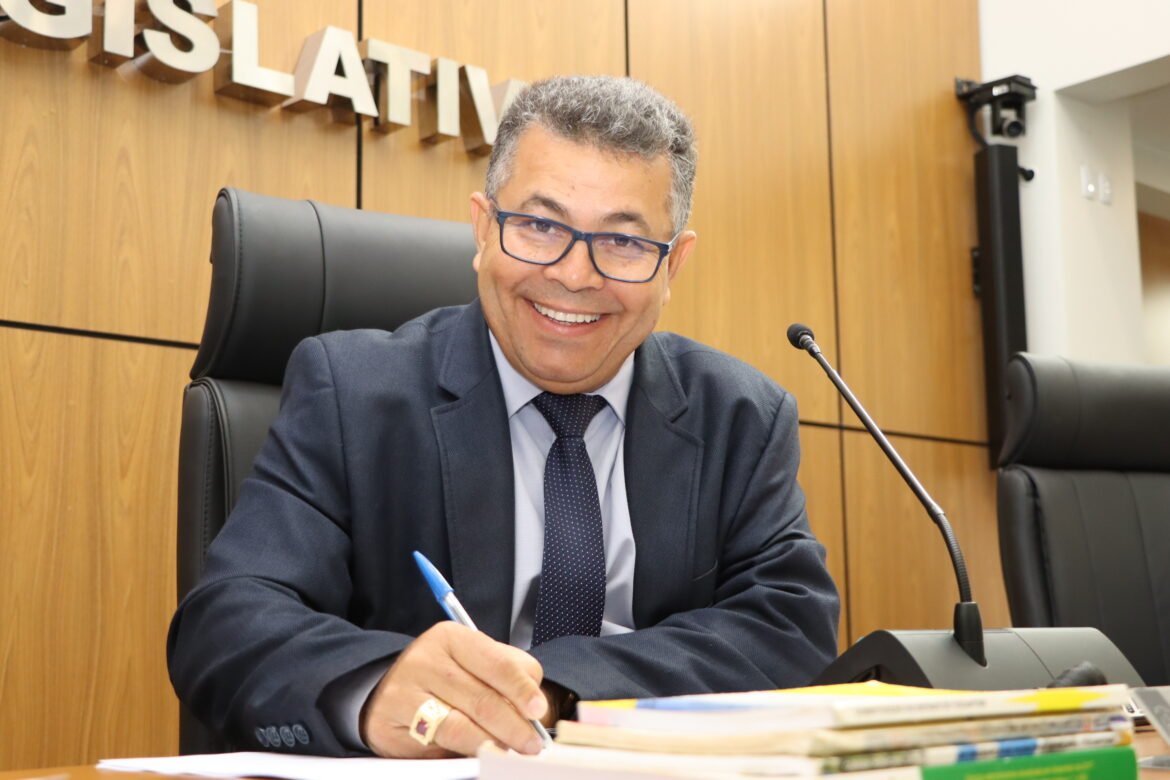 Vereador Folha propõe capacitação em Libras como critério para desempate em concursos públicos