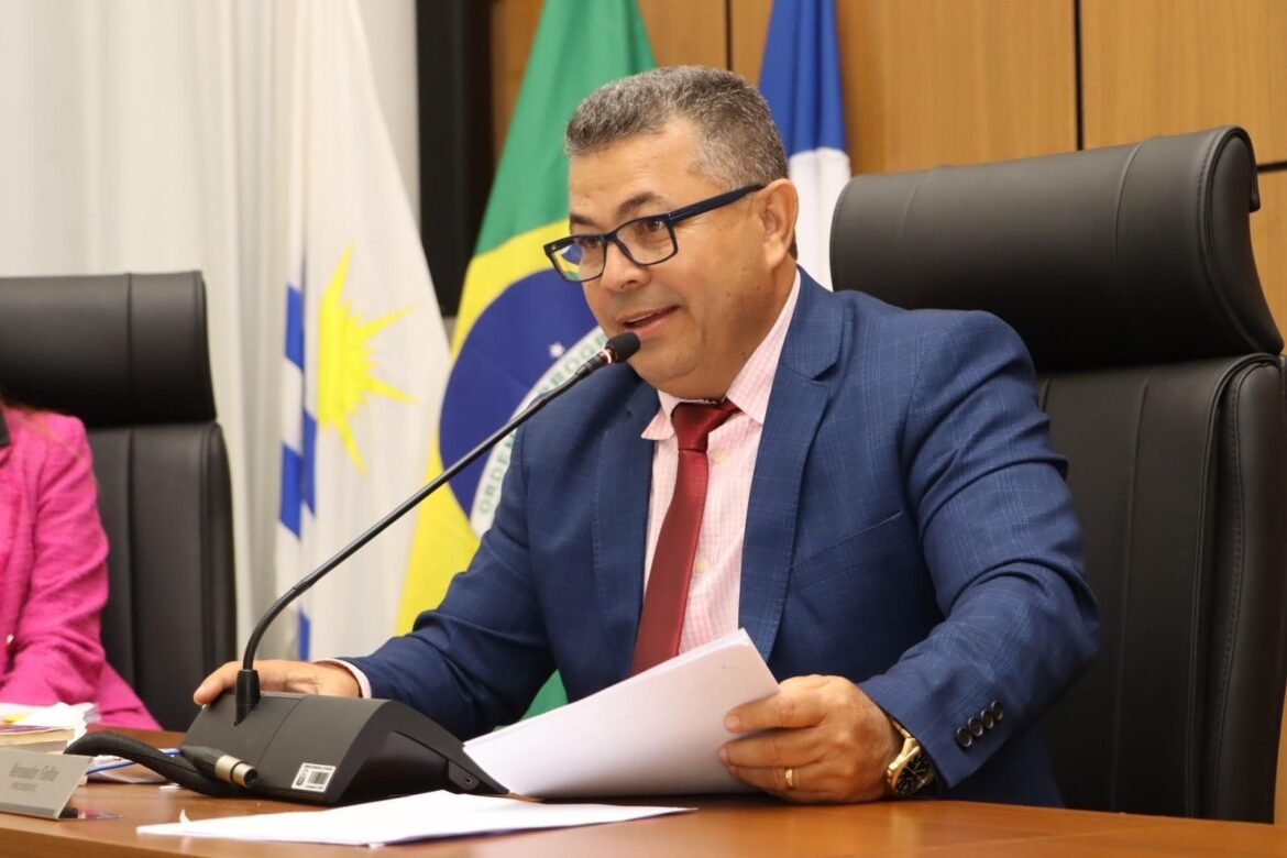 Vereador Folha requer implantação de um quebra-molas e uma faixa de pedestre em avenida do Jardim Aureny IV