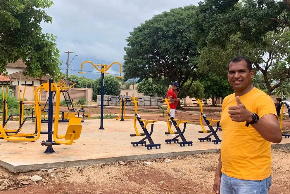 Vereador Nego visita a obra da praça da 1204 sul